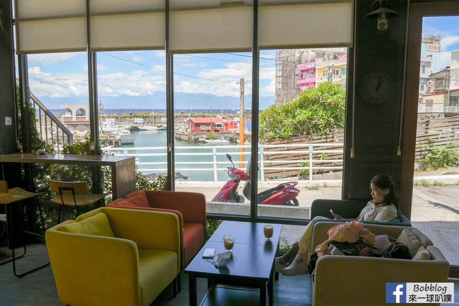 屏東小琉球咖啡廳|灰窯人文咖啡 Coral Cafe、白沙尾漁港美景、咖啡好喝