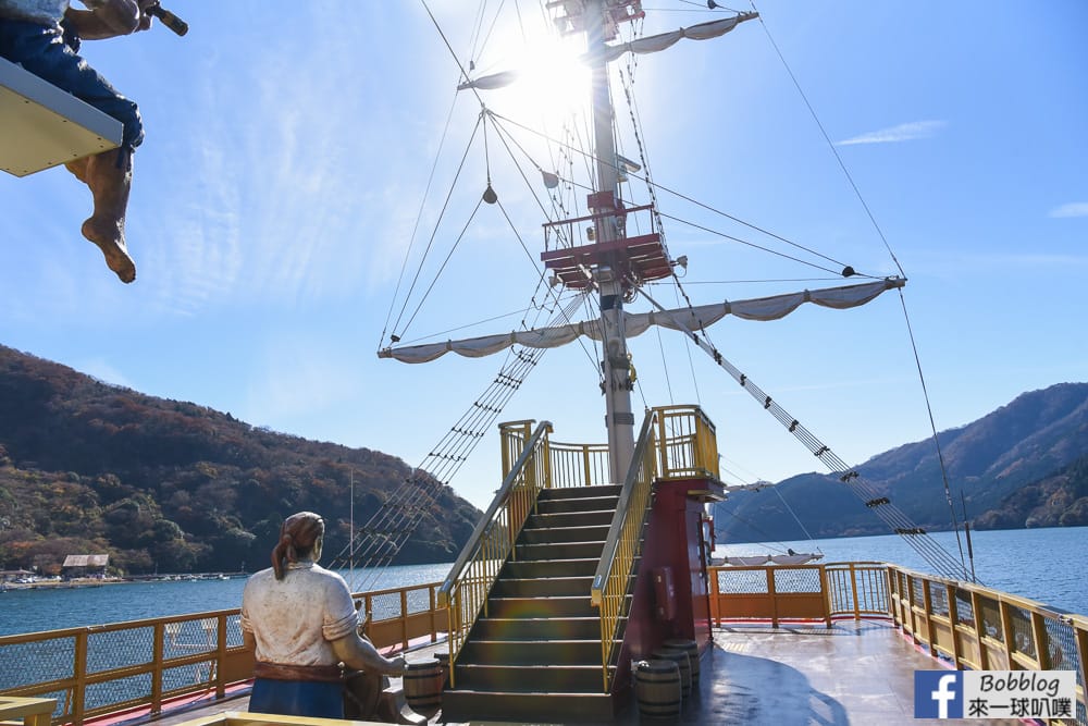 Hakone-sightseeing-boat-10