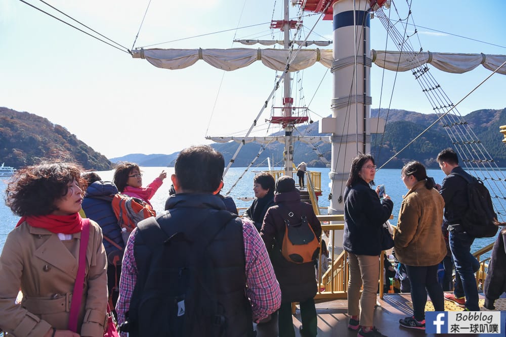 Hakone-sightseeing-boat-11